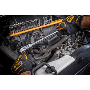 GEARWRENCH 120XP 3/8 inch flex head ratchet in use